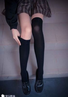《纵意花丛》