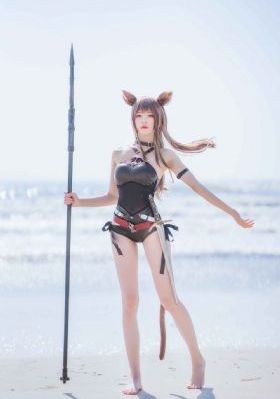 龙纹身的女孩